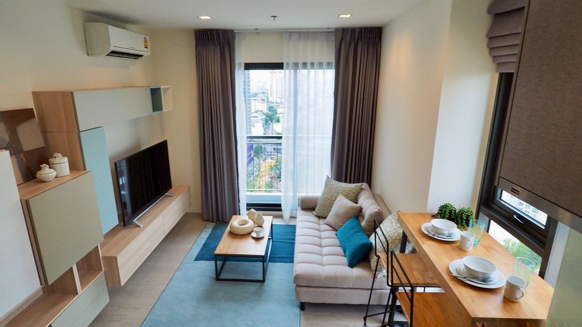 For RentCondoSukhumvit, Asoke, Thonglor : 🌟 Renting rare unit RHYTHM Condo Sukhumvit 36-38 🌟 📍 Near BTS Thonglor, convenient to travel in the heart of Sukhumvit 🛏 1 bedroom, 1 bathroom (with a bathtub) 📐 50 sq.m.