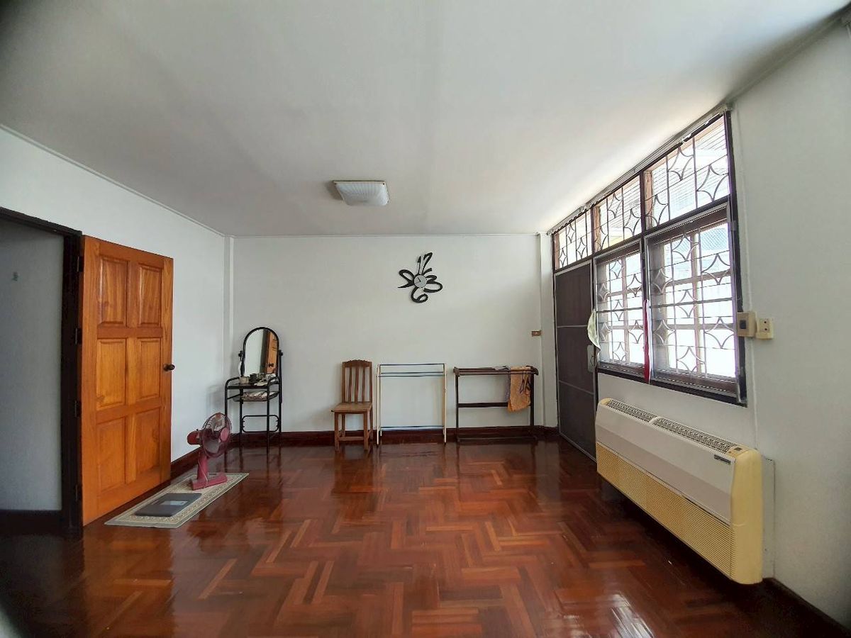 ขายทาวน์โฮมปิ่นเกล้า จรัญสนิทวงศ์ : ขายทาวน์เฮ้าส์ 3 ชั้น หมู่บ้านปิ่นเกล้าการ์เด้น อยู่ซอยสมเด็จพระปิ่นเกล้า3 ทำเลทอง สุดคุ้ม!