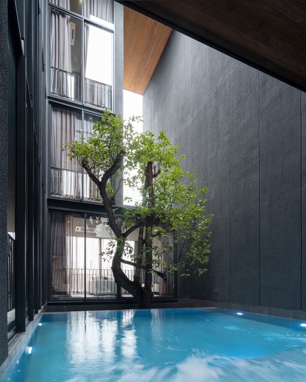 ขายบ้านวิภาวดี ดอนเมือง หลักสี่ : บ้านเดี่ยวหรู Cayla แบบ Pool Villa เจีย พูล เรสซิเดนซ์ 4 ชั้น พื้นที่ใช้สอย 734 ตร.ม. 4 ห้องนอน 5 ห้องน้ำ 4 ที่จอดรถ ตกแต่งครบพร้อมเฟอร์นิเจอร์และเครื่องใช้ไฟฟ้า พร้อมสระว่ายน้ำและลิฟต์ส่วนตัว ใกล้ รร.นานาชาติ Harrow และสนามบินดอนเมือง