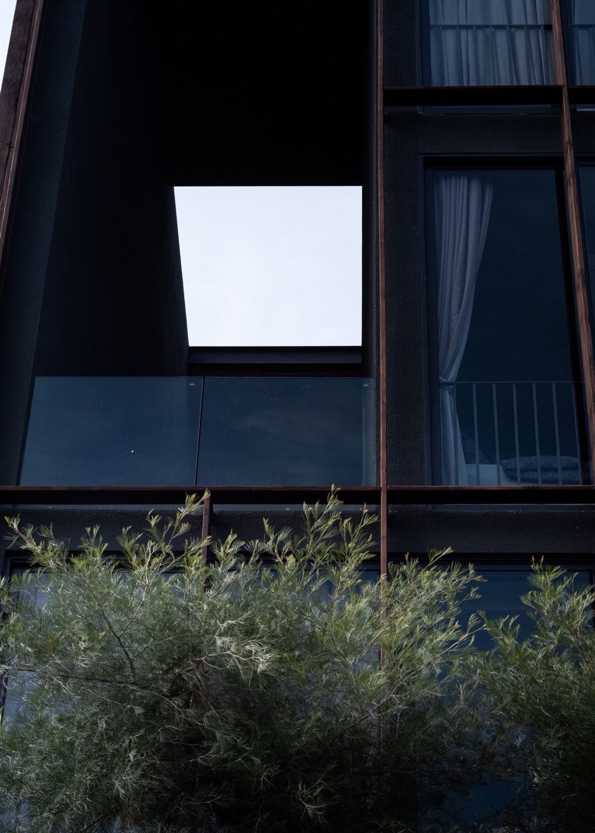 ขายบ้านวิภาวดี ดอนเมือง หลักสี่ : บ้านเดี่ยวหรู Cayla แบบ Pool Villa เจีย พูล เรสซิเดนซ์ 4 ชั้น พื้นที่ใช้สอย 734 ตร.ม. 4 ห้องนอน 5 ห้องน้ำ 4 ที่จอดรถ ตกแต่งครบพร้อมเฟอร์นิเจอร์และเครื่องใช้ไฟฟ้า พร้อมสระว่ายน้ำและลิฟต์ส่วนตัว ใกล้ รร.นานาชาติ Harrow และสนามบินดอนเมือง