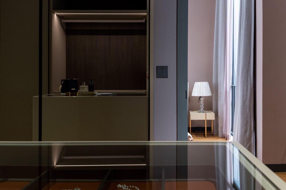 ขายบ้านวิภาวดี ดอนเมือง หลักสี่ : บ้านเดี่ยวหรู Cayla แบบ Pool Villa เจีย พูล เรสซิเดนซ์ 4 ชั้น พื้นที่ใช้สอย 734 ตร.ม. 4 ห้องนอน 5 ห้องน้ำ 4 ที่จอดรถ ตกแต่งครบพร้อมเฟอร์นิเจอร์และเครื่องใช้ไฟฟ้า พร้อมสระว่ายน้ำและลิฟต์ส่วนตัว ใกล้ รร.นานาชาติ Harrow และสนามบินดอนเมือง