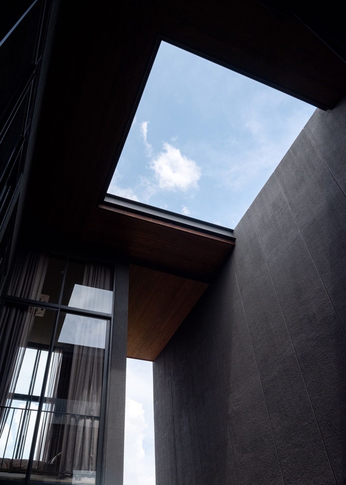 ขายบ้านวิภาวดี ดอนเมือง หลักสี่ : บ้านเดี่ยวหรู Cayla แบบ Pool Villa เจีย พูล เรสซิเดนซ์ 4 ชั้น พื้นที่ใช้สอย 734 ตร.ม. 4 ห้องนอน 5 ห้องน้ำ 4 ที่จอดรถ ตกแต่งครบพร้อมเฟอร์นิเจอร์และเครื่องใช้ไฟฟ้า พร้อมสระว่ายน้ำและลิฟต์ส่วนตัว ใกล้ รร.นานาชาติ Harrow และสนามบินดอนเมือง