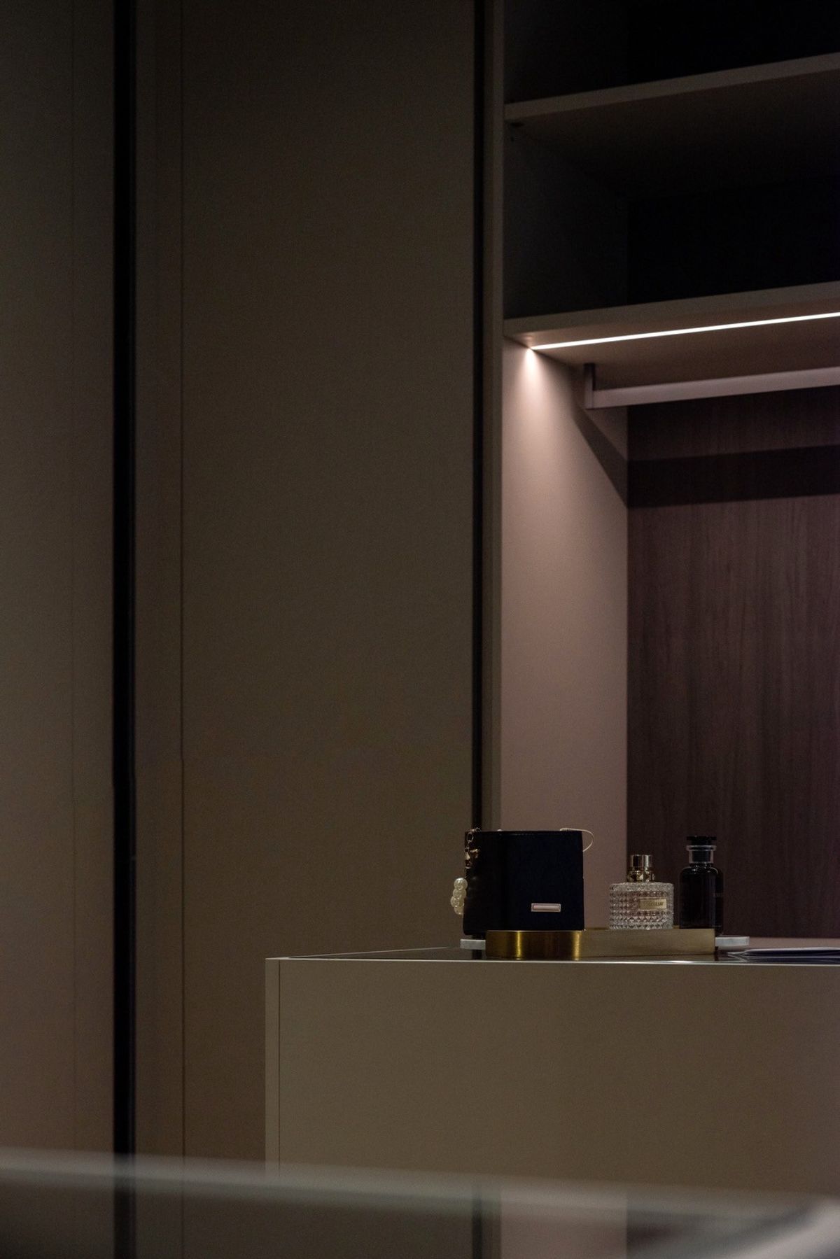 ขายบ้านวิภาวดี ดอนเมือง หลักสี่ : บ้านเดี่ยวหรู Cayla แบบ Pool Villa เจีย พูล เรสซิเดนซ์ 4 ชั้น พื้นที่ใช้สอย 734 ตร.ม. 4 ห้องนอน 5 ห้องน้ำ 4 ที่จอดรถ ตกแต่งครบพร้อมเฟอร์นิเจอร์และเครื่องใช้ไฟฟ้า พร้อมสระว่ายน้ำและลิฟต์ส่วนตัว ใกล้ รร.นานาชาติ Harrow และสนามบินดอนเมือง