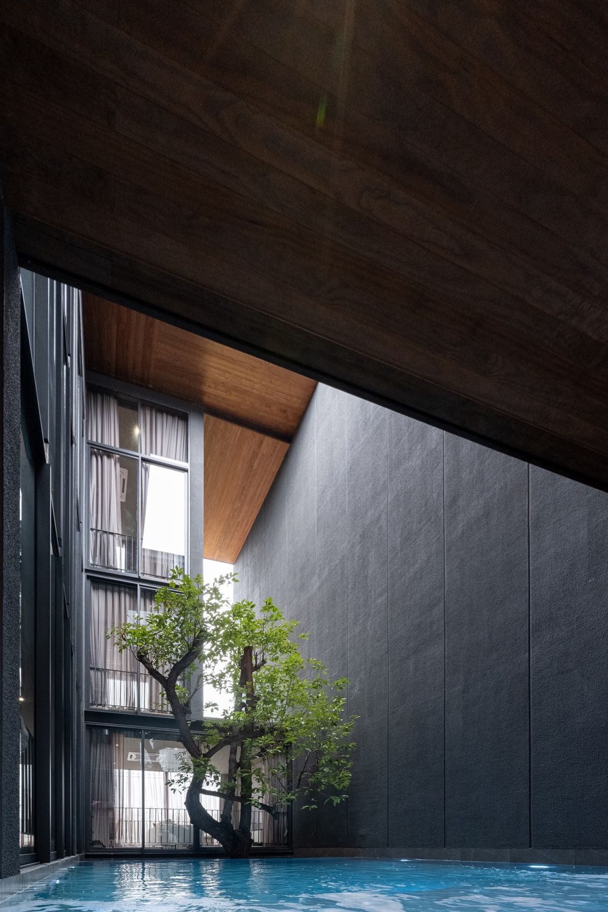 ขายบ้านวิภาวดี ดอนเมือง หลักสี่ : บ้านเดี่ยวหรู Cayla แบบ Pool Villa เจีย พูล เรสซิเดนซ์ 4 ชั้น พื้นที่ใช้สอย 734 ตร.ม. 4 ห้องนอน 5 ห้องน้ำ 4 ที่จอดรถ ตกแต่งครบพร้อมเฟอร์นิเจอร์และเครื่องใช้ไฟฟ้า พร้อมสระว่ายน้ำและลิฟต์ส่วนตัว ใกล้ รร.นานาชาติ Harrow และสนามบินดอนเมือง