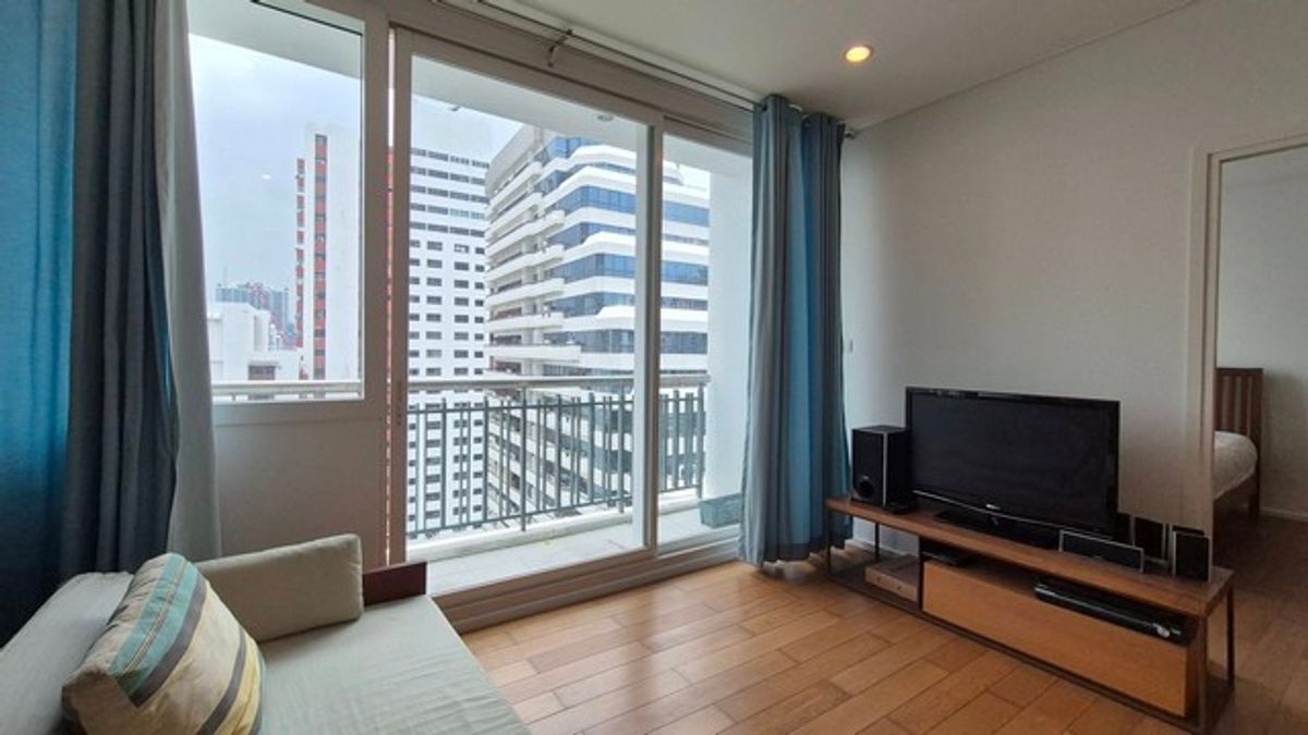 For SaleCondoSukhumvit, Asoke, Thonglor : Condo for sale in Sukhumvit 23 (Wind Sukhumvit 23) 1 bedroom 52 sq.w., 14th floor, not blocking the cool wind, all day, near Srinakarin Wirot Prasarn Mitrai.