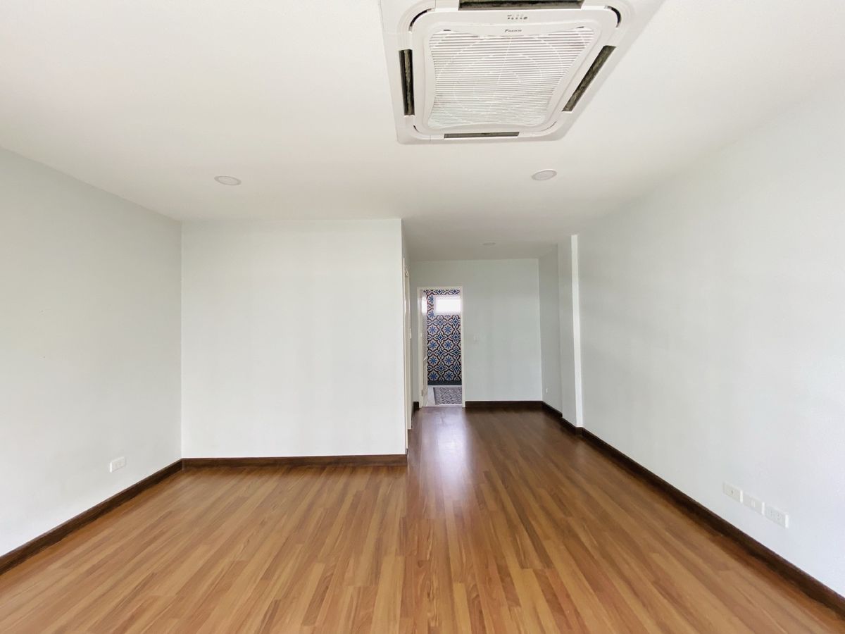 For SaleTownhomeBangna, Bearing, Lasalle : Sell ​​3.5 Townhome for sale, La Sal 24, Sukhumvit 105 | Near BTS 2 - Lifestyle - International School | Ready to be in potential location