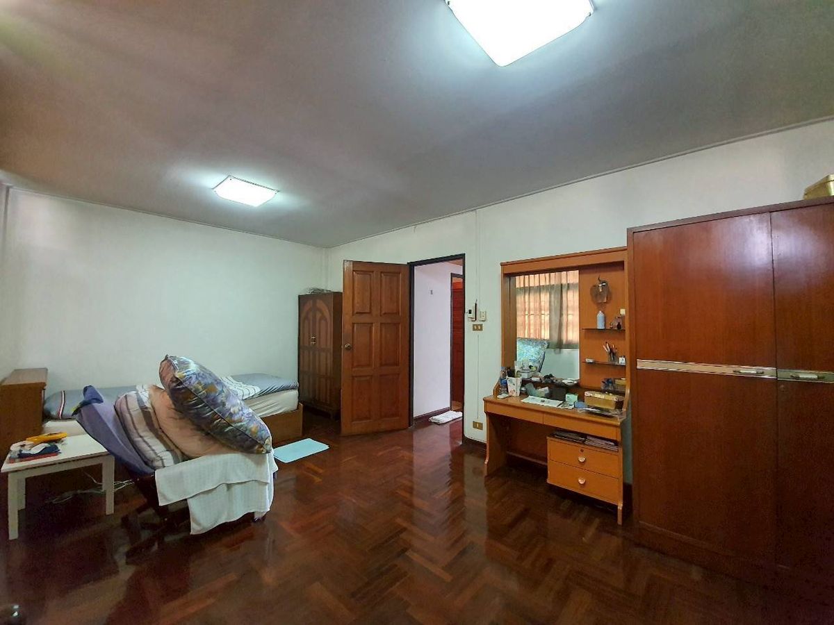 ขายทาวน์โฮมปิ่นเกล้า จรัญสนิทวงศ์ : ขายทาวน์เฮ้าส์ 3 ชั้น หมู่บ้านปิ่นเกล้าการ์เด้น อยู่ซอยสมเด็จพระปิ่นเกล้า3 ทำเลทอง สุดคุ้ม!