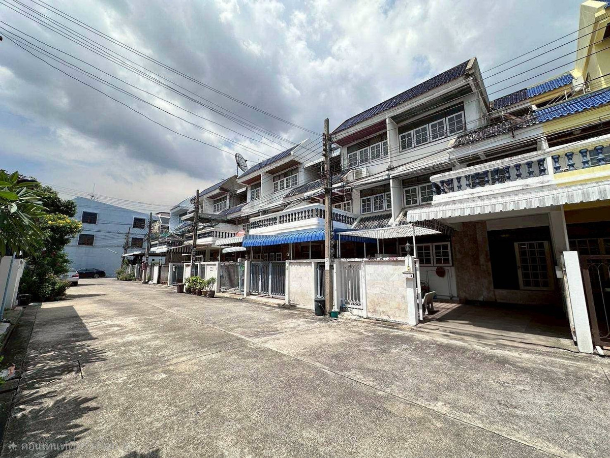 ขายทาวน์โฮมปิ่นเกล้า จรัญสนิทวงศ์ : ขายทาวน์เฮ้าส์ 3 ชั้น หมู่บ้านปิ่นเกล้าการ์เด้น อยู่ซอยสมเด็จพระปิ่นเกล้า3 ทำเลทอง สุดคุ้ม!