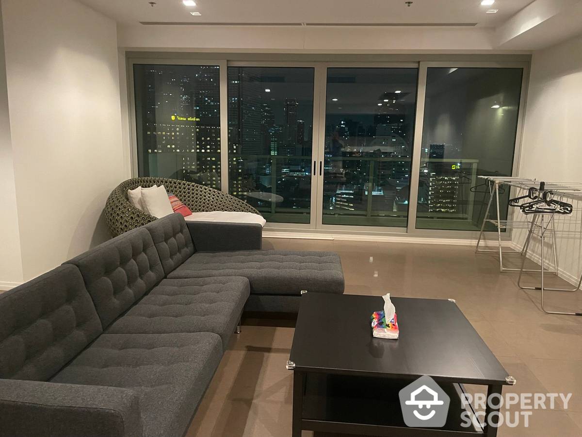For SaleCondoWongwianyai, Charoennakor : 2-BR Condo at The River Condominium near BTS Saphan Taksin