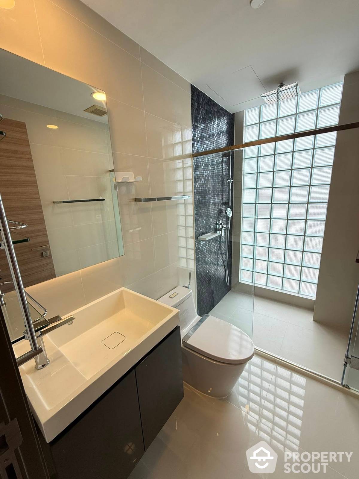 For SaleCondoSathorn, Narathiwat : 2-BR Condo at The Room Charoenkrung 30 near BTS Saphan Taksin