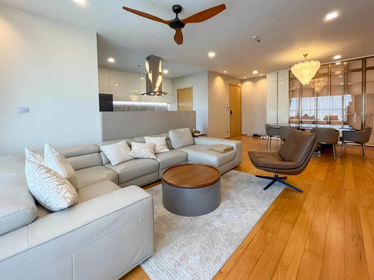 ขายคอนโดนานา : Hyde Sukhumvit 13 Three bedroom property for sale