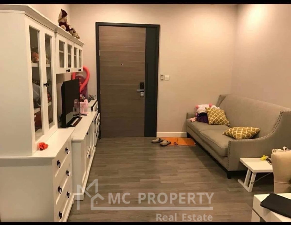For SaleCondoSathorn, Narathiwat : The Room Sathorn Pun Road 1 bedroom 45sqm for sale only 6Mb please contact 0816878954