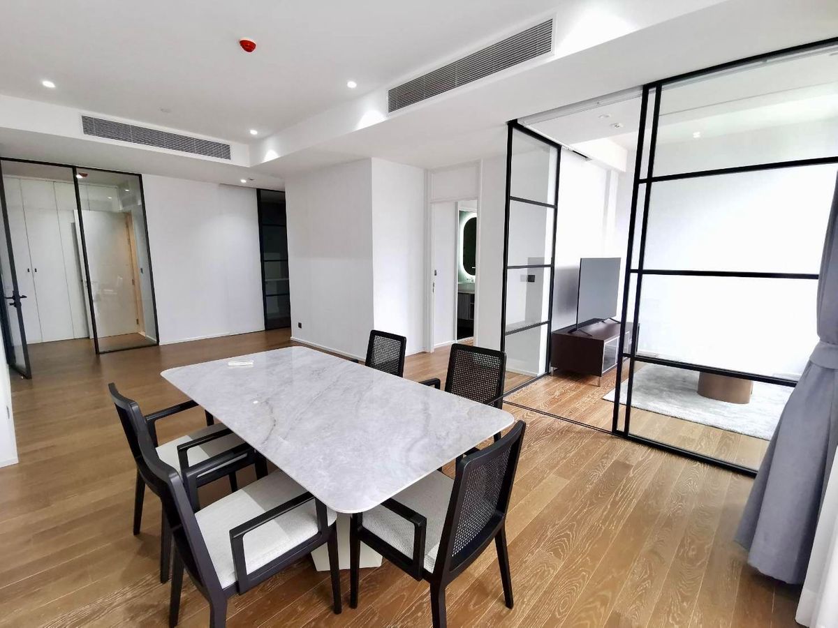 ให้เช่าคอนโดวิทยุ ชิดลม หลังสวน : Muniq Langsuan: 2+1bed 2bath 101sqm. 130,000/mth Am: 0656199198