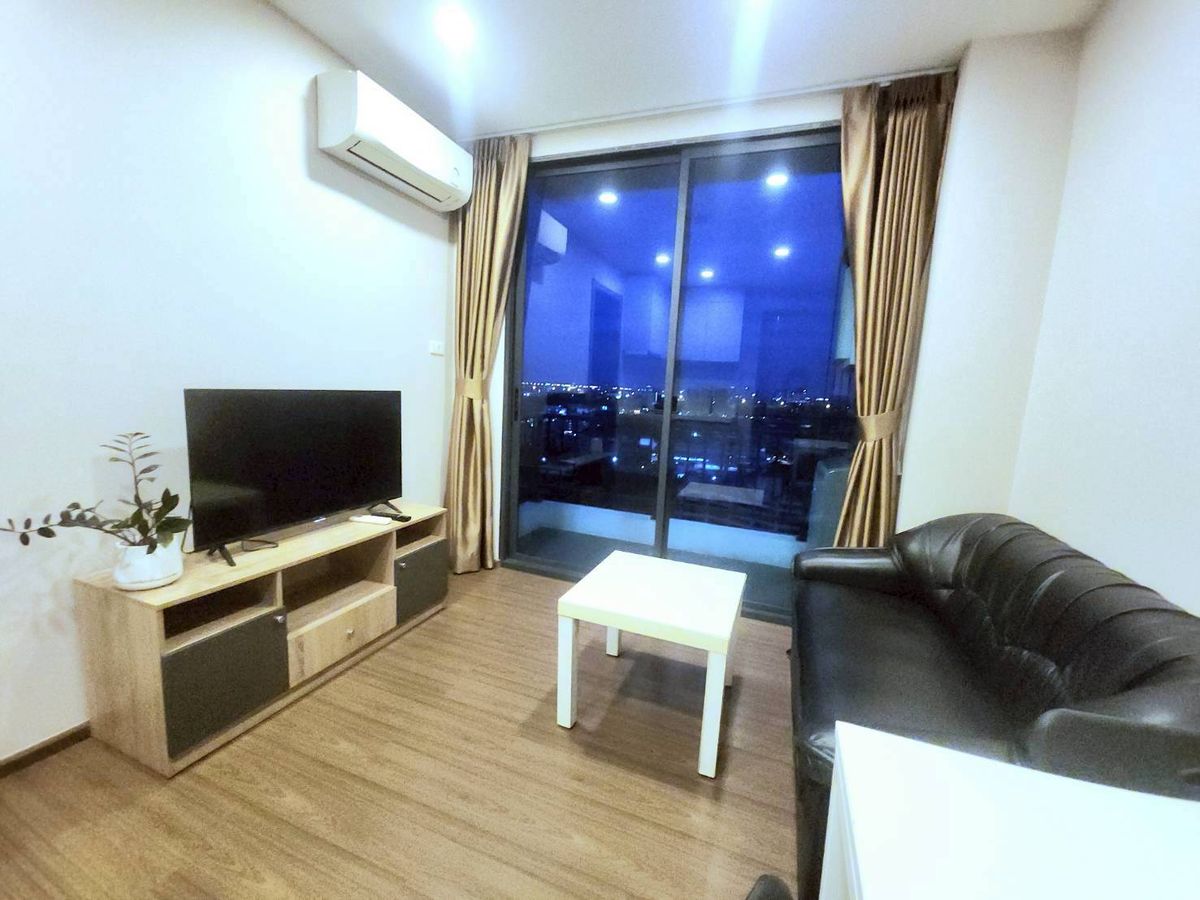 For RentCondoRatchadapisek, Huaikwang, Suttisan : 🔴13,500 ฿ 🔴 𝗔𝗿𝘁𝗶𝘀𝗮𝗻 𝗥𝗮𝘁𝗰𝗵𝗮𝗱𝗮┃ Artisan Ratchada ✅ Near MRT Cultural Center Happy to service 🙏 Interested in greeting 𝙇𝙄𝙉𝙀 Mana (answer very quickly): 📱 Property code 6809-2011📱: ID LINE:@bbcondo88