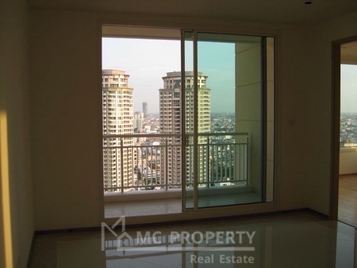 For RentCondoSathorn, Narathiwat : Empire Place 2 bedroom conner unit 106sqm high floor for rent only 45,000 please contact 0816878954
