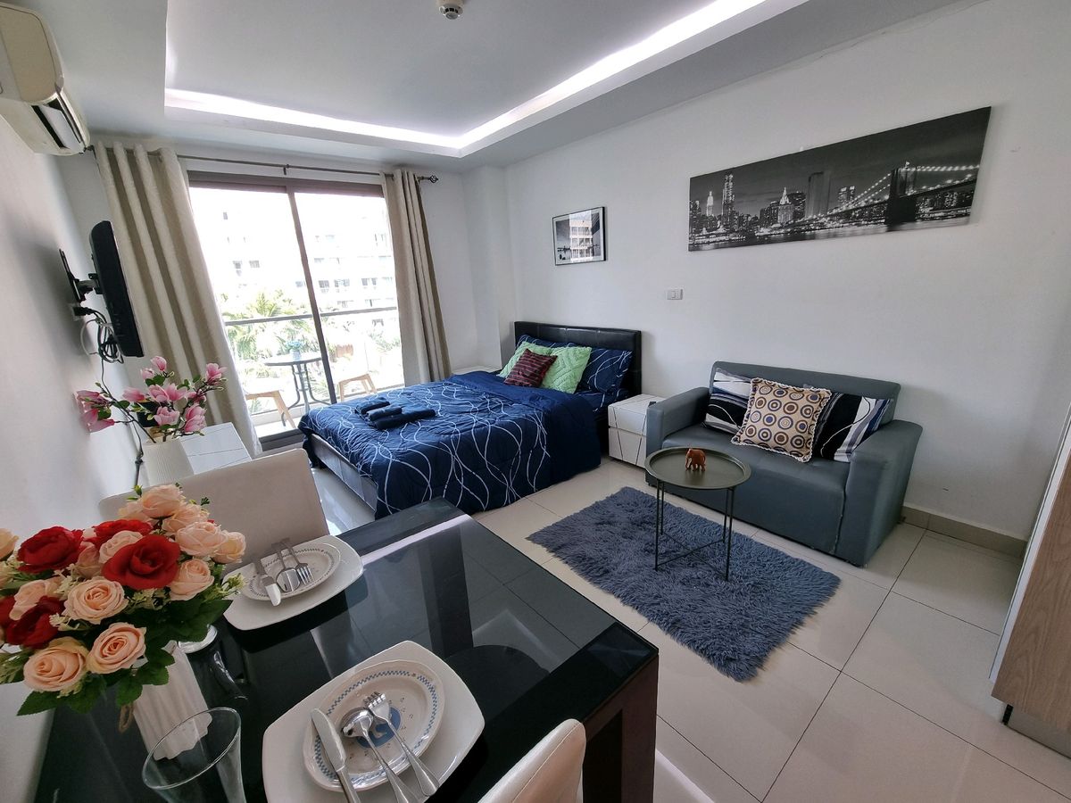 For RentCondoPattaya, Bangsaen, Chonburi : Condo for rent, swimming pool view With furniture /Studio with Pool View, Full Furniture, Good View, Cozy /Laguna Beach Resort 3 The Maldives