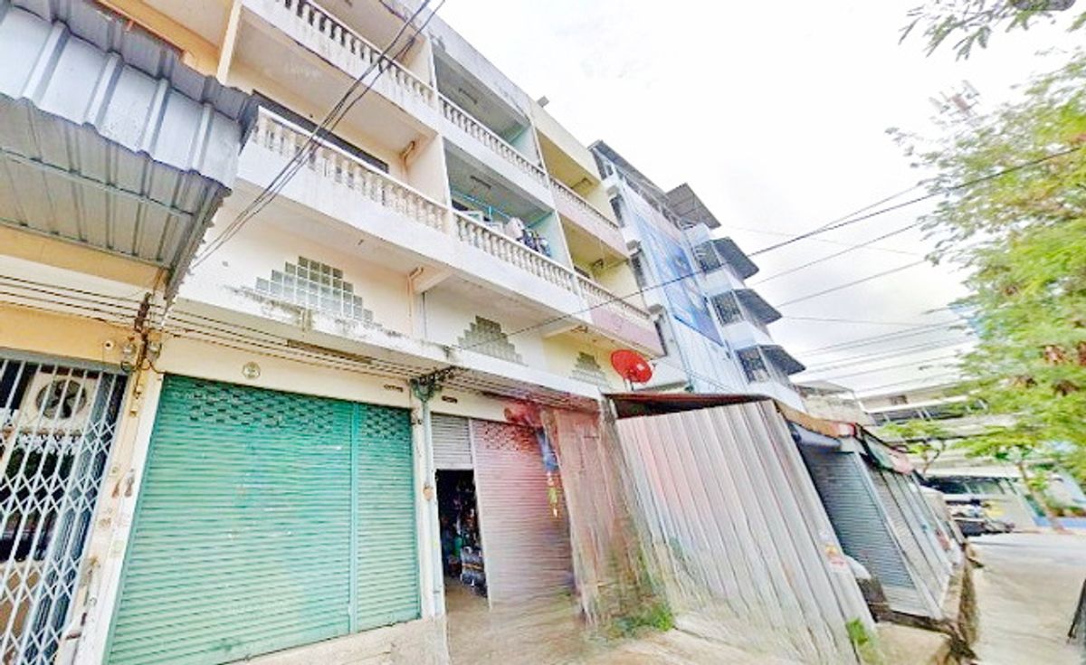 For RentShop HouseRathburana, Suksawat : Pracha Uthit 93-99 for renting a commercial building 3.5, 21 sq.w., King Mongkuts Technology Thonburi 3 km. MRT Pracha Uthit 6 km. 231 sq.m., good location, good structure