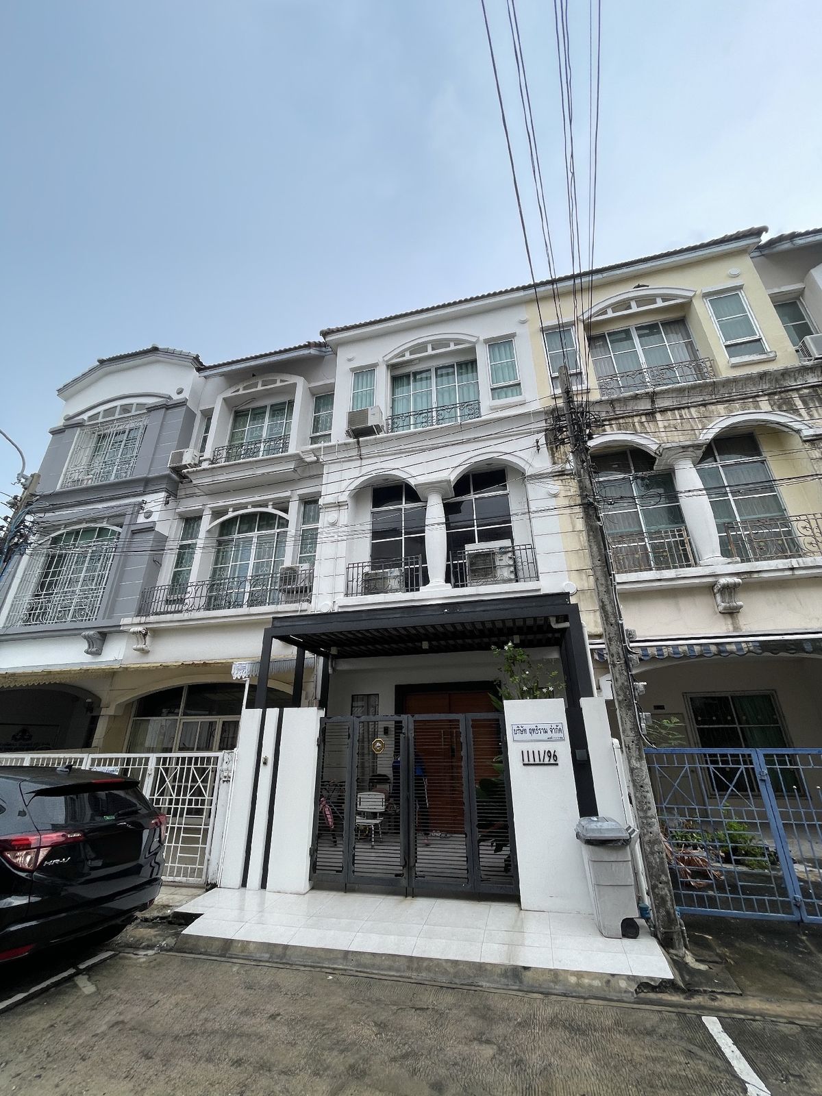 ขายทาวน์โฮมลาดพร้าว เซ็นทรัลลาดพร้าว : ขายด่วน บ้านกลางเมือง รัชดา-ลาดพร้าว ทาวน์โฮมหรู interior สวย layout ดี บิ้วอินครบ มาตรฐานโรงแรม 5 ดาว ทำเลใจกลางเมือง ติด BTS/MRT ลาดพร้าว 