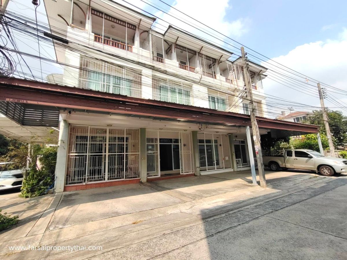 For RentTownhomeLadprao, Central Ladprao : 3 -storey townhouse for rent, area of ​​20 sq.w., living area 160 sq.mons, 3 bedrooms, 3 bathrooms, some parts, Lat Phrao Road, Chatuchak District, rental price 20,000 baht/
