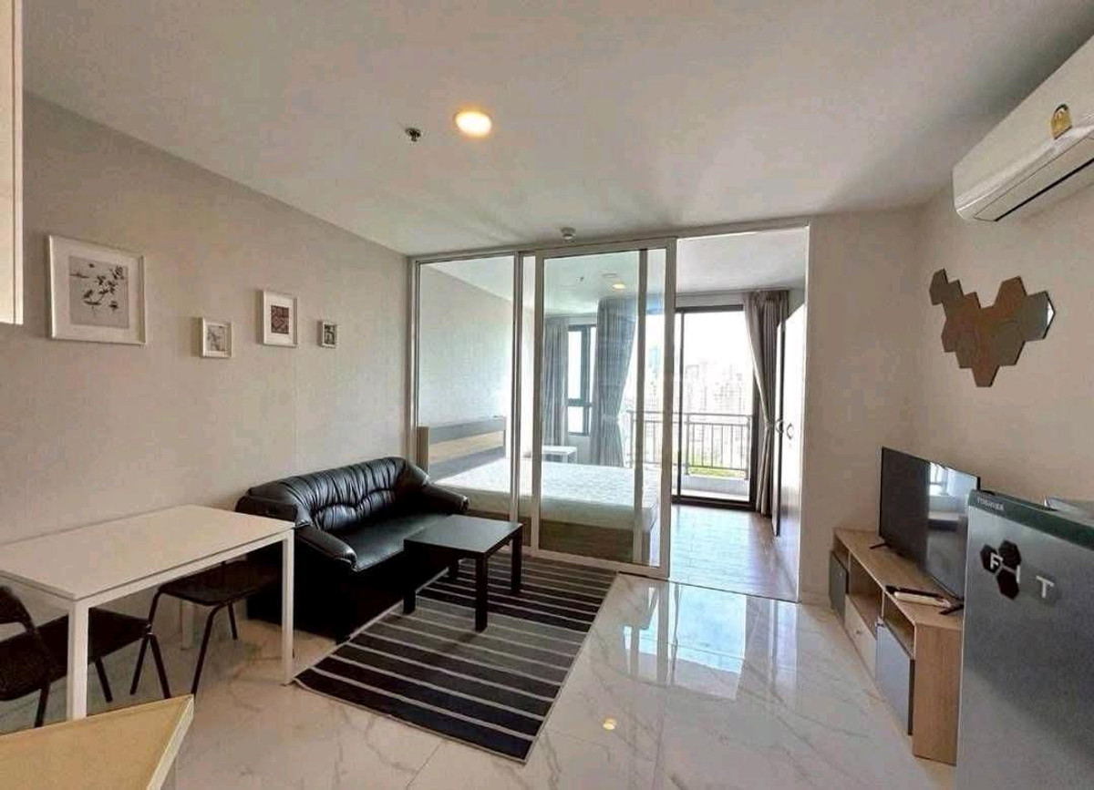 ให้เช่าคอนโดรัชดา ห้วยขวาง : 🔴13,000฿🔴 𝗔𝗿𝘁𝗶𝘀𝗮𝗻 𝗥𝗮𝘁𝗰𝗵𝗮𝗱𝗮┃อาร์ติซาน รัชดา ✅ ใกล้ MRT ศูนย์วัฒนธรรม ยินดีบริการ🙏สนใจทัก 𝙇𝙄𝙉𝙀 มานะคะ (ตอบไวมาก):​📱 รหัสทรัพย์​ 6901-1201📱: ไอดีไลน์:@bbcondo88