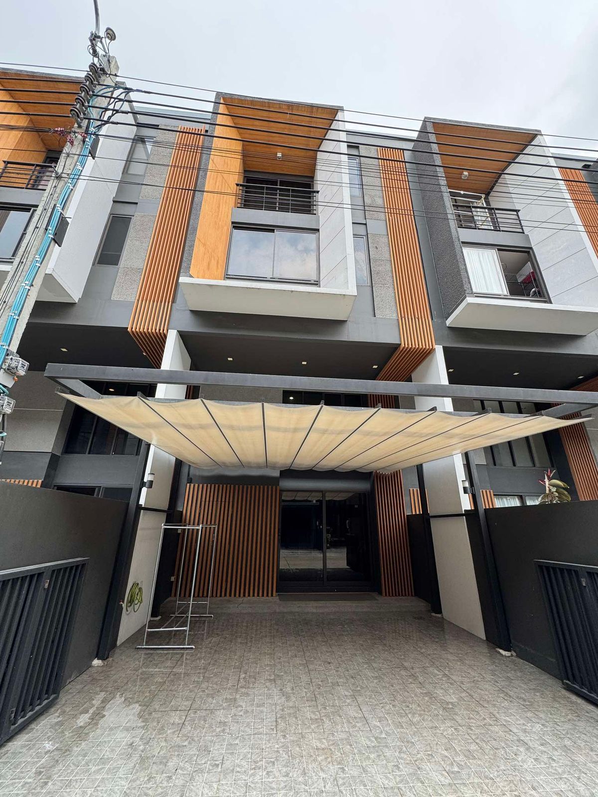 ให้เช่าทาวน์โฮมพัฒนาการ ศรีนครินทร์ : FOR RENT  Shizen พัฒนาการ 32 3 ห้องนอน