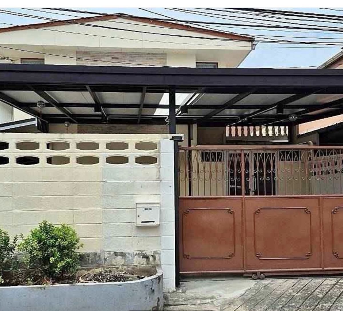 For RentTownhomeLadprao, Central Ladprao : 3 -storey townhouse for rent, area of ​​20 sq.w., living area 160 sq.mons, 3 bedrooms, 3 bathrooms, some parts, Lat Phrao Road, Chatuchak District, rental price 20,000 baht/