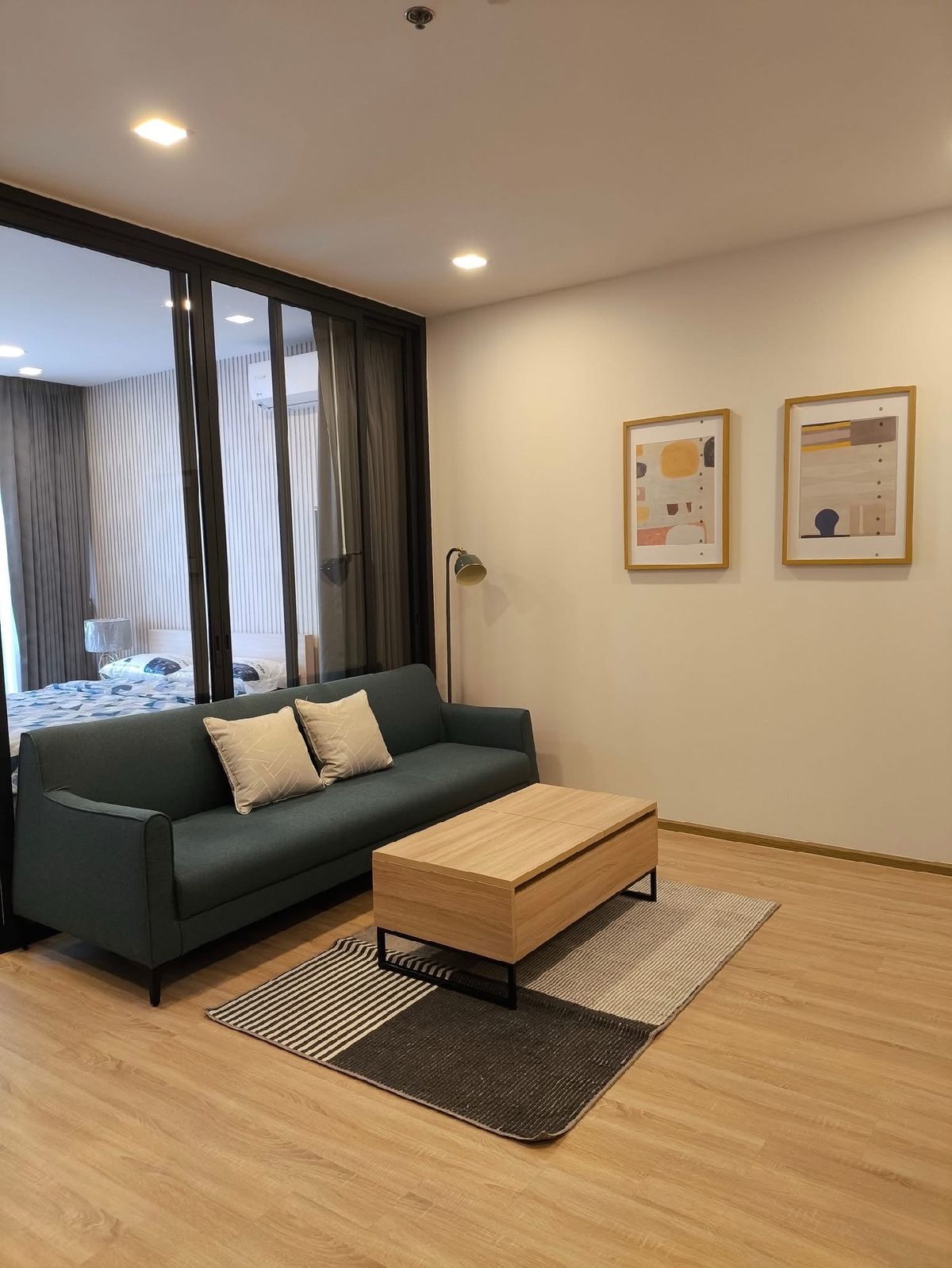 For RentCondoRatchathewi,Phayathai : ❤️❤️Brand New !!!! 28000 THB /Month, XT Phayathai 1 Bed 46. 25SQM. 23 FL.  Building a. Fully Furnished with All Electric Appliances: WASHER, Water Heater, RefrigoRTOR, Microwave, 40 Inches Smart TV. Line @900CQQHK, Tel 0859114585