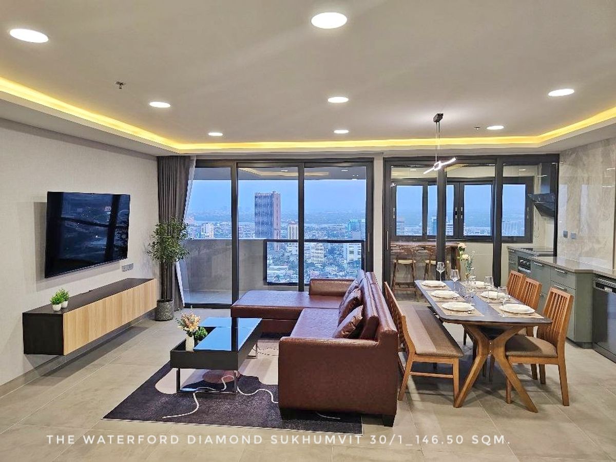 ให้เช่าคอนโดสุขุมวิท อโศก ทองหล่อ : No damage from earthquake, RENT 3 bedrooms corner unit with river view at The Waterford Diamond Sukhumvit 30/1