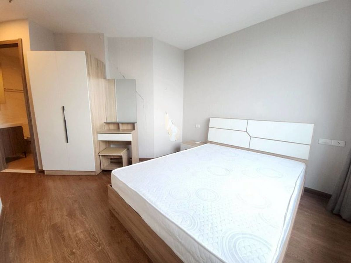 For RentCondoRatchadapisek, Huaikwang, Suttisan : 🔴21,000 ฿ 🔴 𝗔𝗿𝘁𝗶𝘀𝗮𝗻 𝗥𝗮𝘁𝗰𝗵𝗮𝗱𝗮┃ Artisan Ratchada ✅ Near MRT Cultural Center Happy to service 🙏 Interested in greeting 𝙇𝙄𝙉𝙀 Mana (answer very quickly): 📱 Property code 6806-1202 📱: ID LINE:@bbcondo88