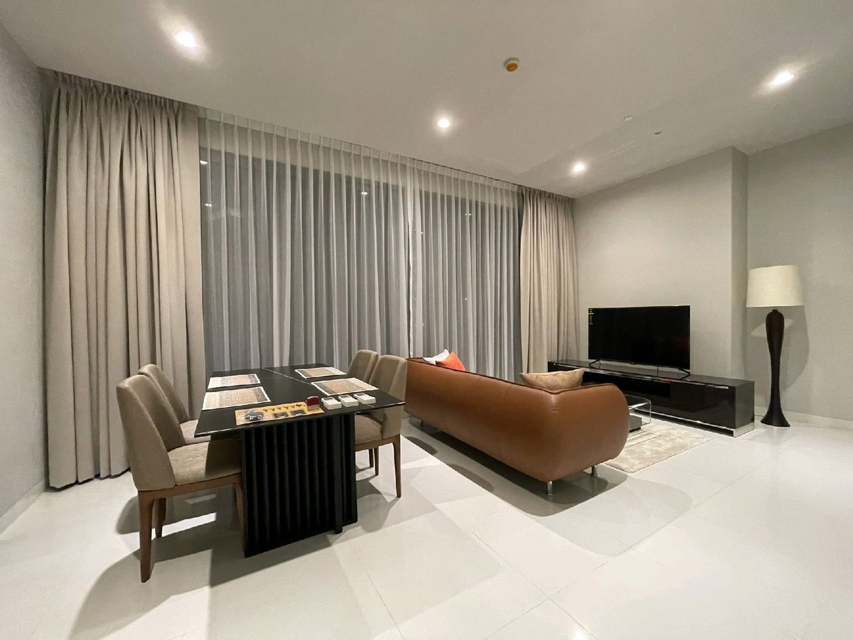 ให้เช่าคอนโดสุขุมวิท อโศก ทองหล่อ : Best Price🔥 Vittorio FOR RENT, only 100k.
Private Ultimate-luxury condo near Emquatier and BTS Phromphong, has private lift access to the room.