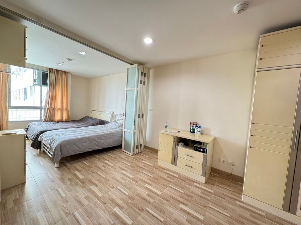 For RentCondoSathorn, Narathiwat : The Station, Charoen Krung 65, is available for rent, only 10,500 baht/month.
