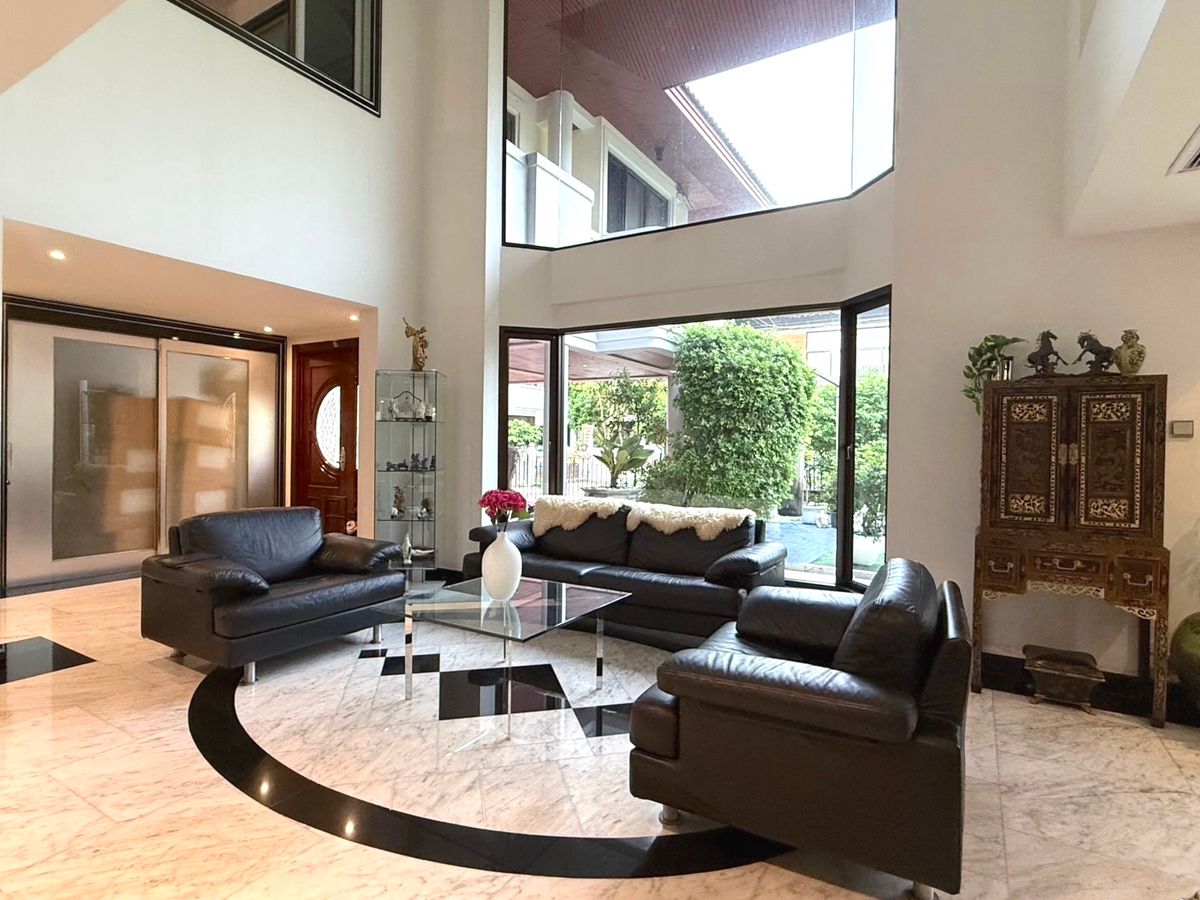 For SaleHousePattanakan, Srinakarin : Luxury house for sale in Prime Location, Park Avenue Village Land size 198 Sq.w. 5 Bedrooms 2 carparks near Parc Bangna   