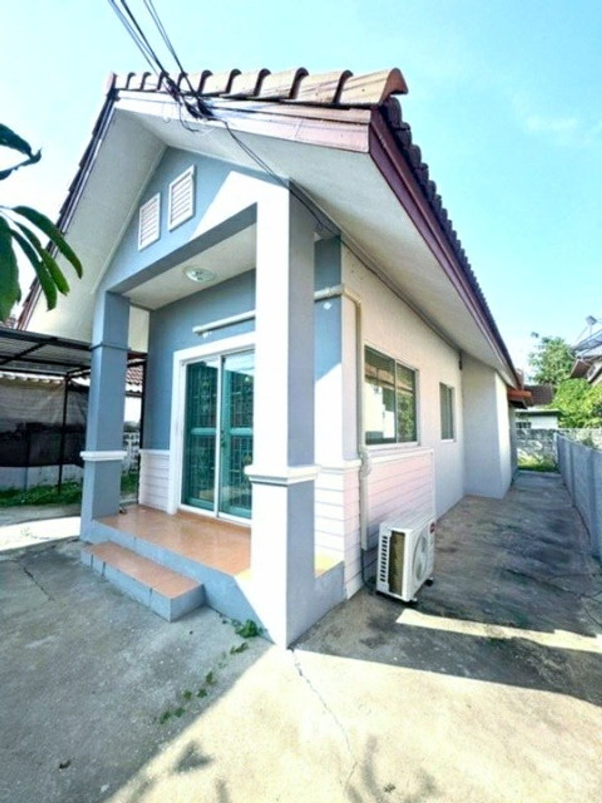 ให้เช่าบ้านเลียบทางด่วนรามอินทรา : จัดเต็มเฟอร์ บ้านเดี่ยว หรูหรา 66ตร.วา. ย่านนิมิตใหม่ ตลาดเจริญกัลป์ คลอง 8 2.7กม. 266ตร.ม.3แอร์ เครื่องใช้ไฟฟ้า 2นอน