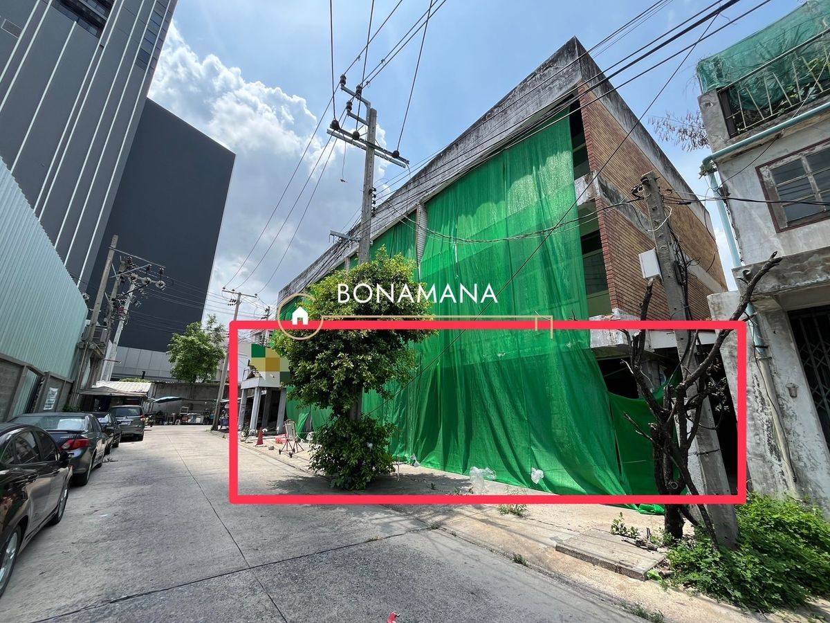ให้เช่าร้านค้า/ตลาดนัดสุขุมวิท อโศก ทองหล่อ : ให้เช่าพื้นที่ธุรกิจ เฉพาะชั้น 1 เอกมัย
(BTS เอกมัย 1.6km)