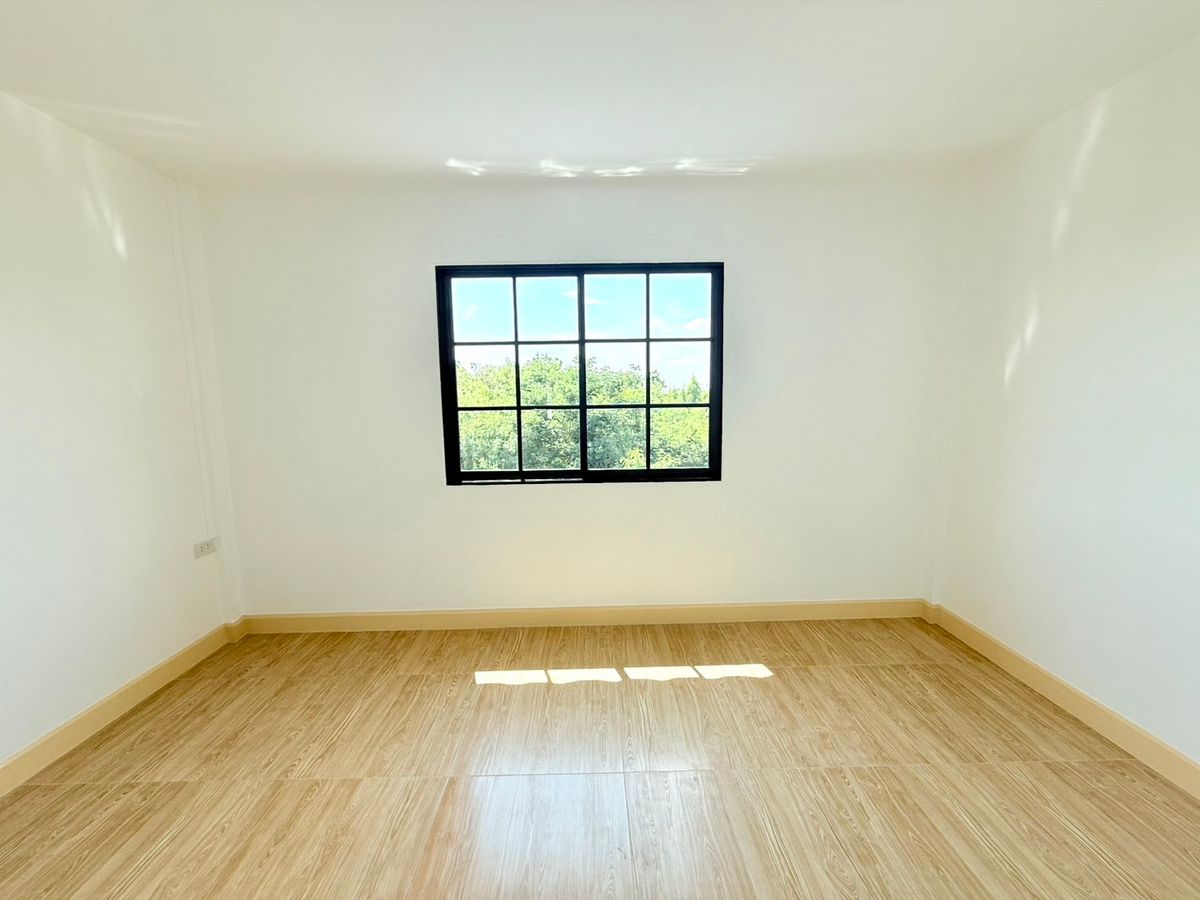 ขายทาวน์โฮมมีนบุรี-ร่มเกล้า : ขายทาวน์เฮ้าส์ 2 ชั้น หมู่บ้านณัฐวรรณ  ซอยสังฆสันติสุข 18 หนองจอก  โรงเรียนเซนต์เทเรซา โรงพยาบาลหนองจอก โลตัสหนองจอก บิ๊กซี แม็คโคร ตลาดหนองจอก