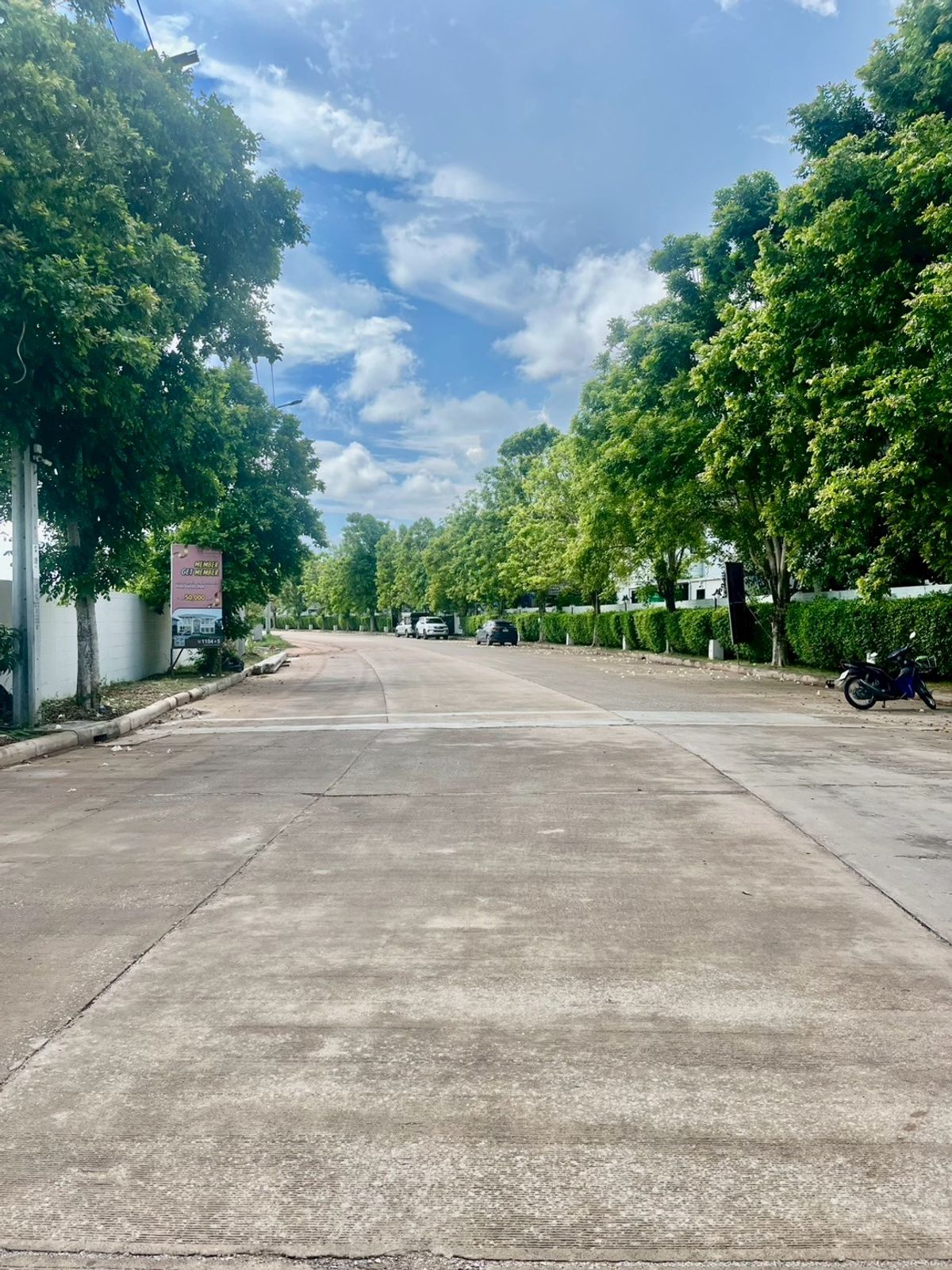 ขายบ้านพระราม 2 บางขุนเทียน : บ้านเดี่ยว 2 ชั้น หมู่บ้านซื่อตรง พรีเมี่ยม พระราม 2 - แสมดำ เนื้อที่ 102 ตารางวา 4 ห้องนอน แขวงแสมดำ เขตบางขุนเทียน กรุงเทพมหานคร