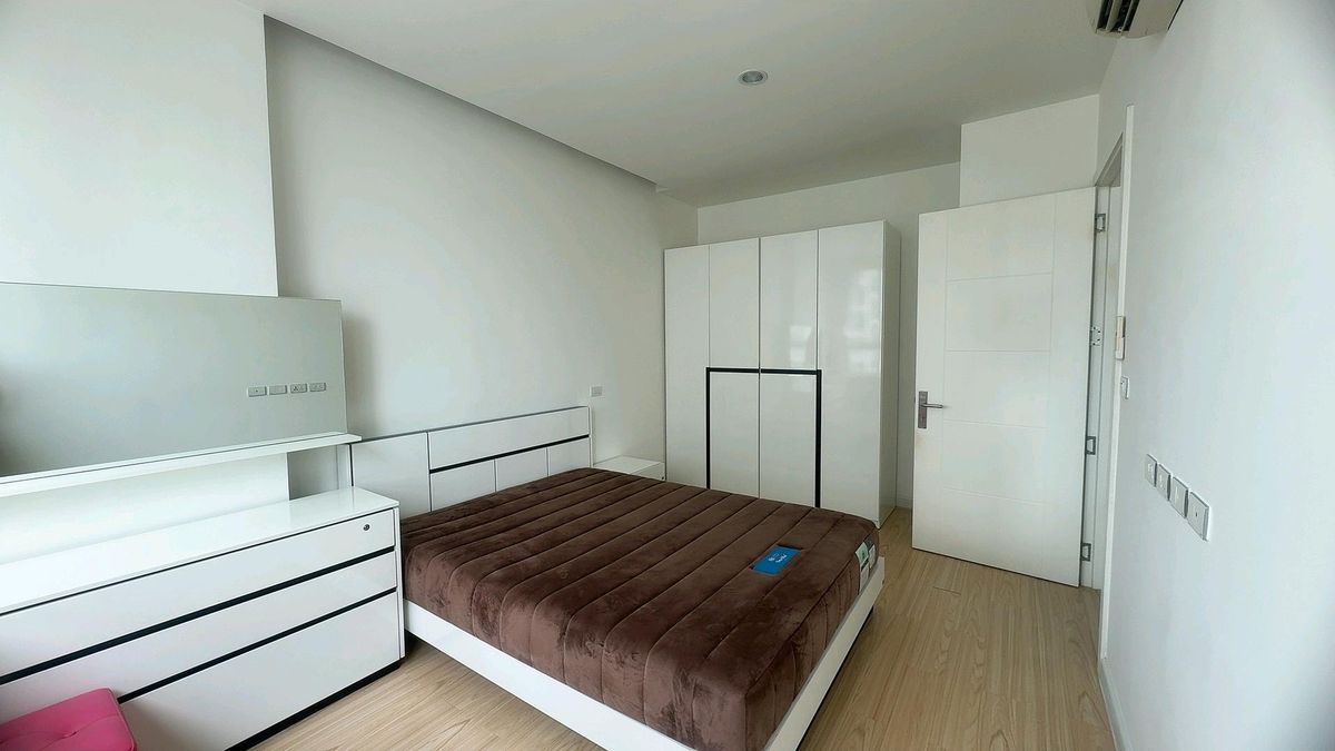 For RentCondoRama9, Petchburi, RCA : 🌆 Condo for rent, TC Green Rama 9, Building D 19💫 40 sqm. Price 16,000 baht, near RCA, ready to enter 1 July.