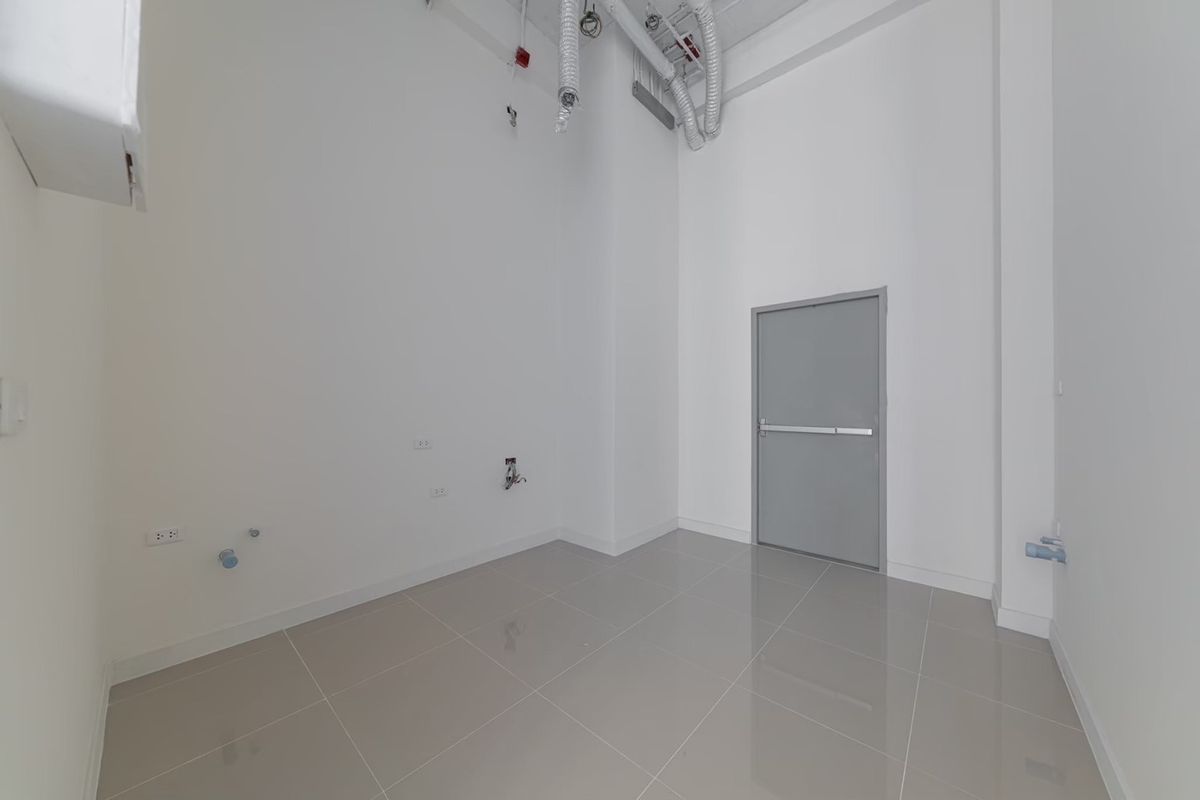 ขายโฮมออฟฟิศพระราม 9 เพชรบุรีตัดใหม่ RCA : ขายด่วน 2 ยูนิตสุดท้าย Town Villa ใจกลาง พระราม 9 ฝั่งตรงข้าม เซ็นทรัล พระราม 9 ใกล้ 4 แยก พระราม 9 เพียง 300 เมตร