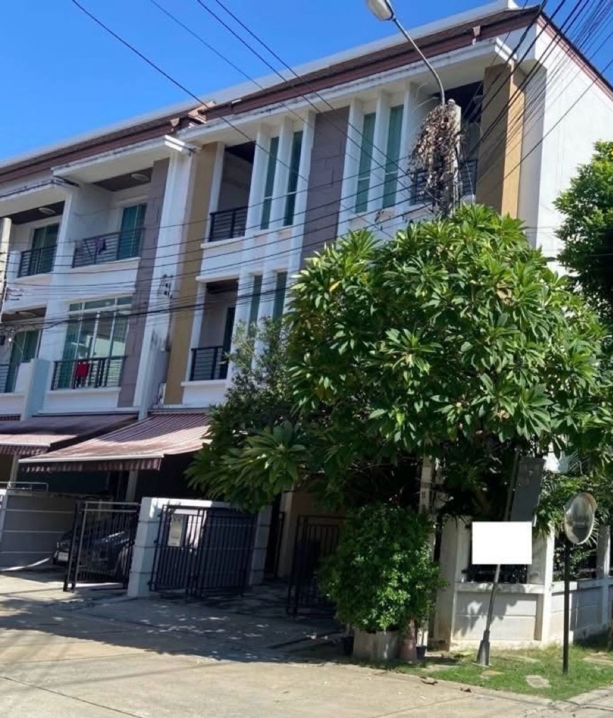 ให้เช่าทาวน์โฮมท่าพระ ตลาดพลู วุฒากาศ : ให้เช่าทาวน์โฮม บ้านกลางเมือง สาทร-ตากสิน 2 (ซอยกำนันแม้น 13) ใกล้ BTS วุฒากาศ และทางด่วน ใกล้สาทร 