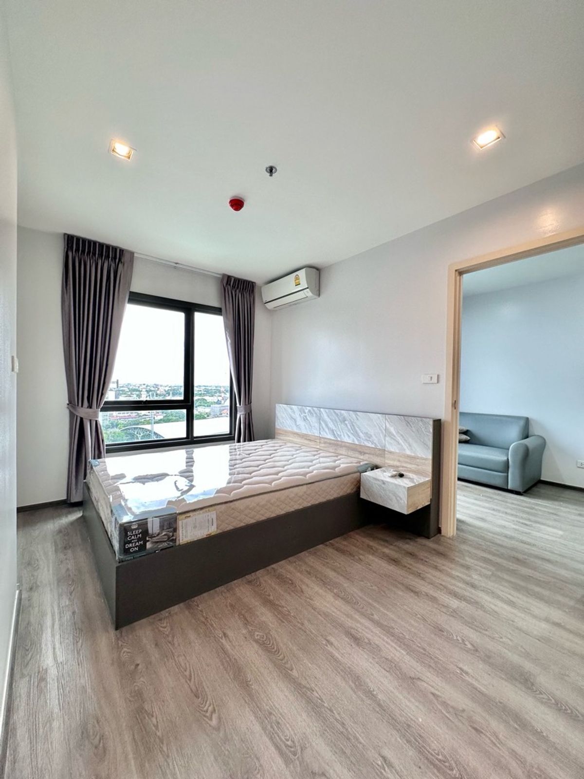 For RentCondoPattanakan, Srinakarin : Rich Park Triple Station 12,000 baht 12A floor next to ARL Huamak, MRT Huamak