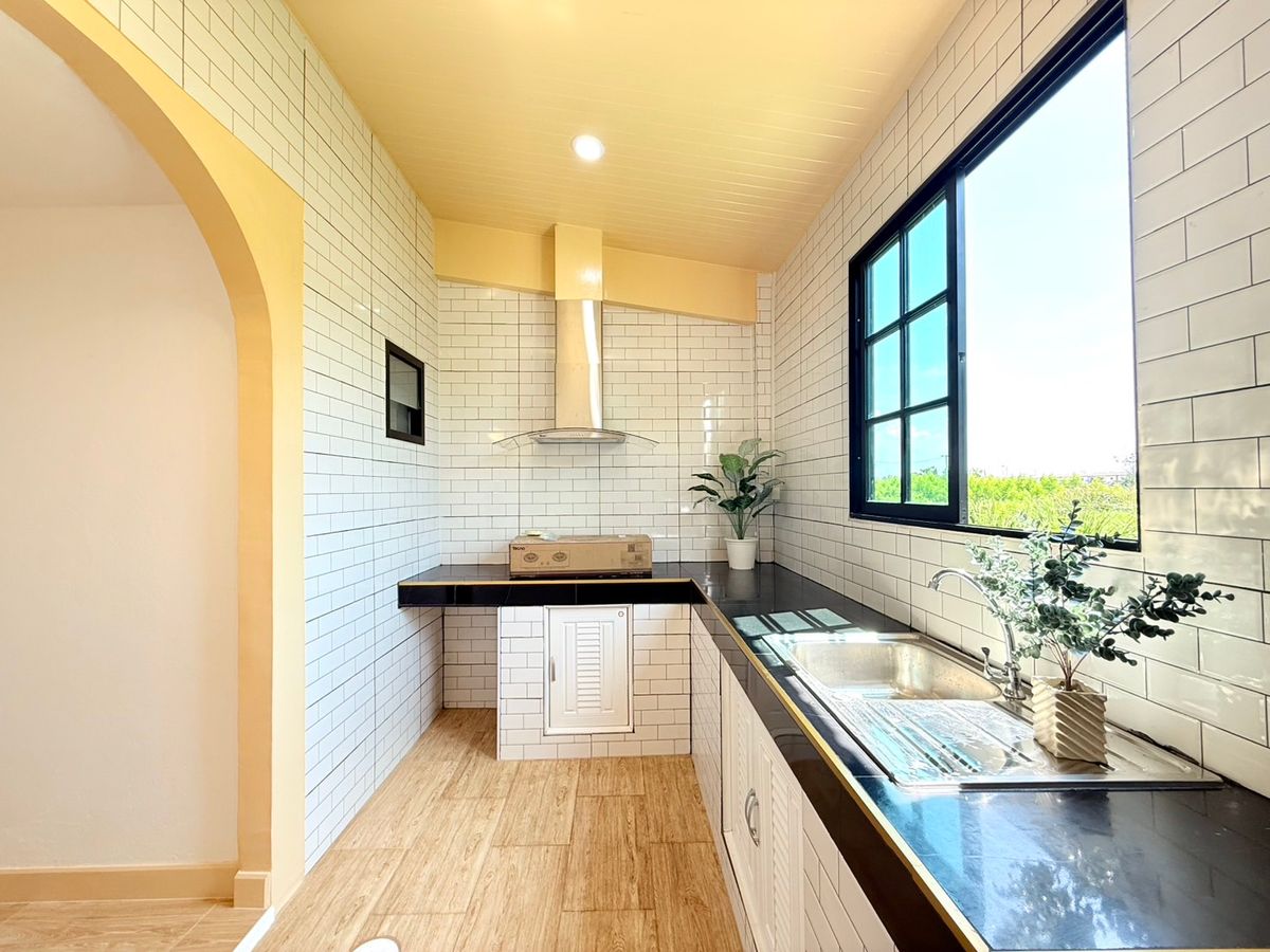 ขายทาวน์โฮมมีนบุรี-ร่มเกล้า : ขายทาวน์เฮ้าส์ 2 ชั้น หมู่บ้านณัฐวรรณ  ซอยสังฆสันติสุข 18 หนองจอก  โรงเรียนเซนต์เทเรซา โรงพยาบาลหนองจอก โลตัสหนองจอก บิ๊กซี แม็คโคร ตลาดหนองจอก