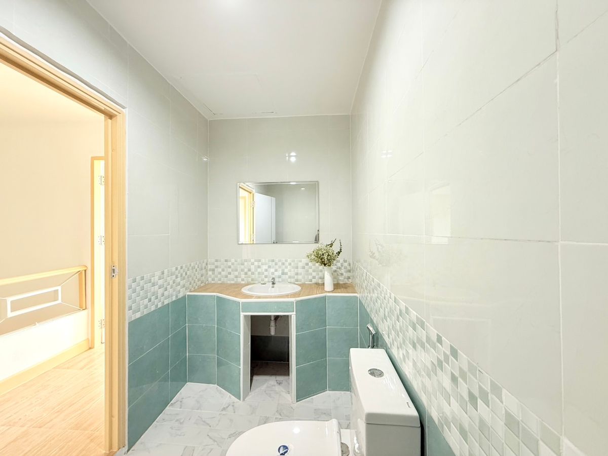 ขายทาวน์โฮมมีนบุรี-ร่มเกล้า : ขายทาวน์เฮ้าส์ 2 ชั้น หมู่บ้านณัฐวรรณ  ซอยสังฆสันติสุข 18 หนองจอก  โรงเรียนเซนต์เทเรซา โรงพยาบาลหนองจอก โลตัสหนองจอก บิ๊กซี แม็คโคร ตลาดหนองจอก