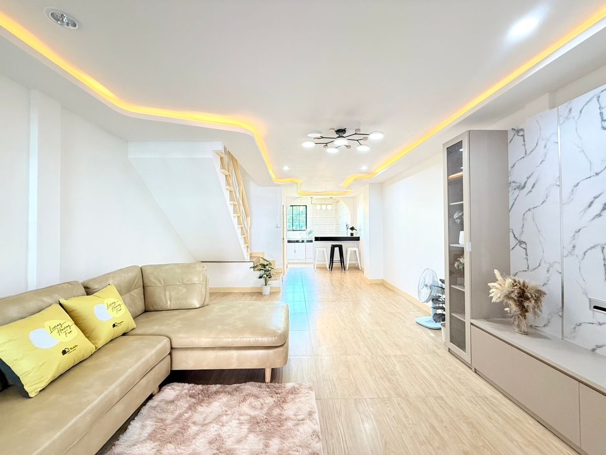 ขายทาวน์โฮมมีนบุรี-ร่มเกล้า : ขายทาวน์เฮ้าส์ 2 ชั้น หมู่บ้านณัฐวรรณ  ซอยสังฆสันติสุข 18 หนองจอก  โรงเรียนเซนต์เทเรซา โรงพยาบาลหนองจอก โลตัสหนองจอก บิ๊กซี แม็คโคร ตลาดหนองจอก