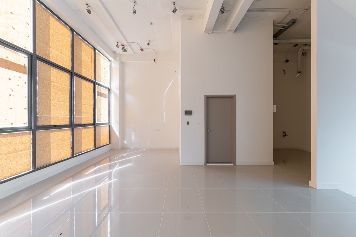 ขายโฮมออฟฟิศพระราม 9 เพชรบุรีตัดใหม่ RCA : ขายด่วน 2 ยูนิตสุดท้าย Town Villa ใจกลาง พระราม 9 ฝั่งตรงข้าม เซ็นทรัล พระราม 9 ใกล้ 4 แยก พระราม 9 เพียง 300 เมตร