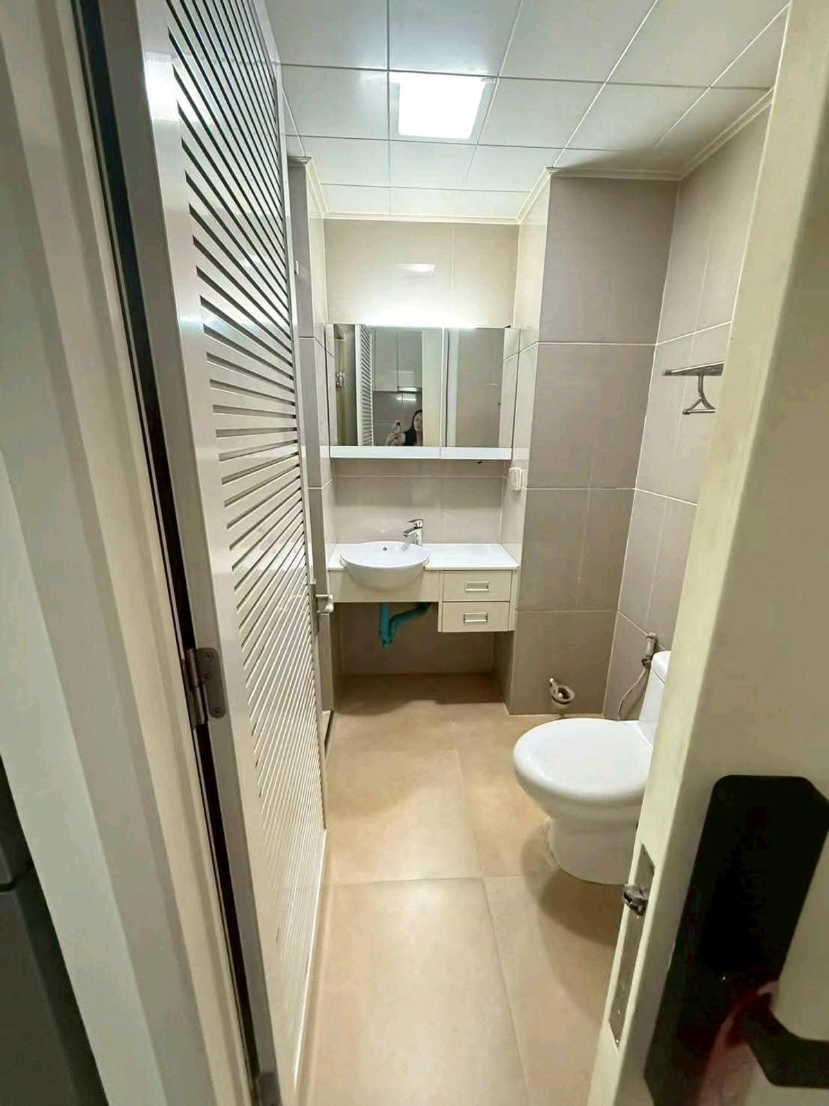 For RentCondoRama9, Petchburi, RCA : 🌆 Condo for rent, TC Green Rama 9, Building D 19💫 40 sqm. Price 16,000 baht, near RCA, ready to enter 1 July.