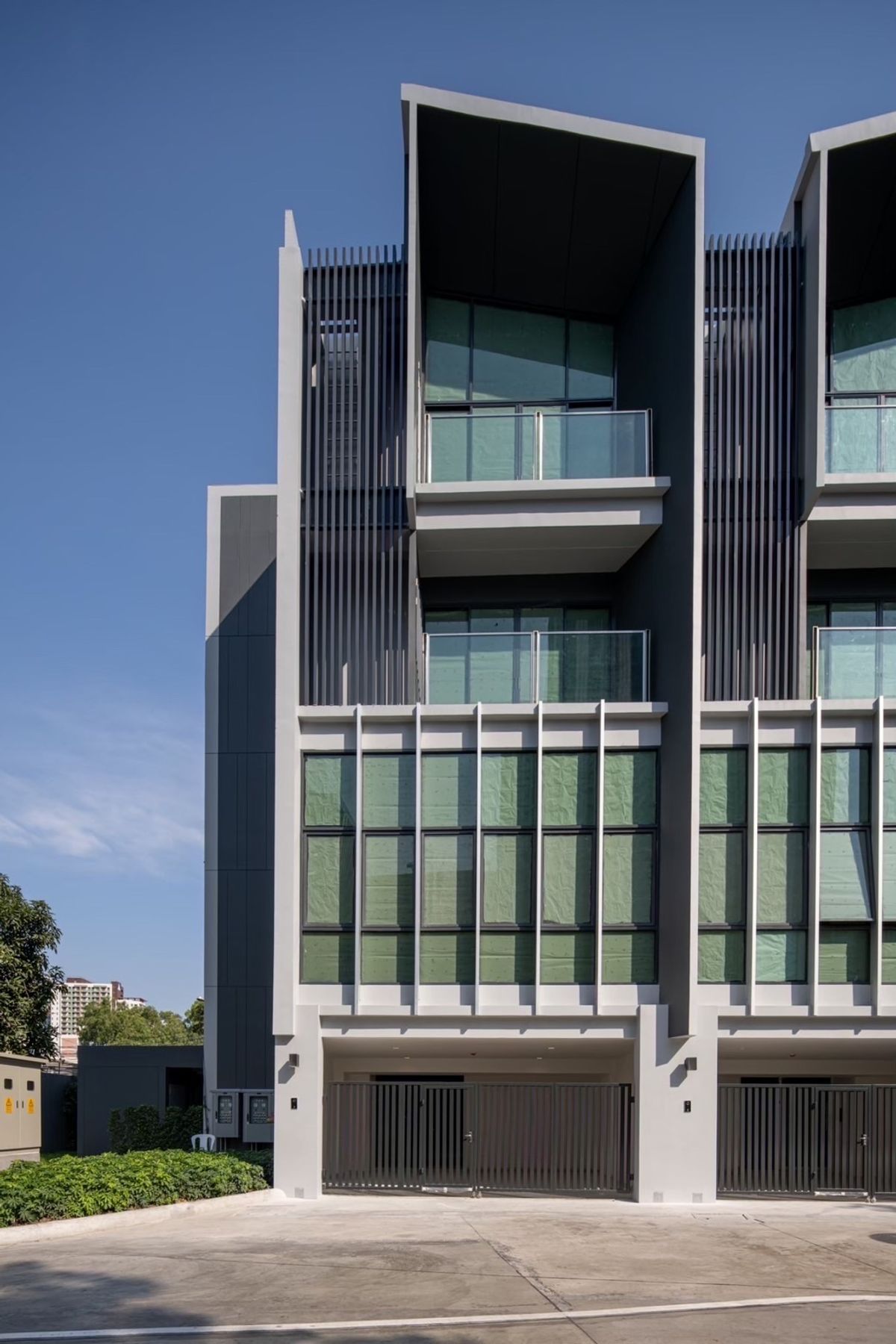 ขายโฮมออฟฟิศพระราม 9 เพชรบุรีตัดใหม่ RCA : ขายด่วน 2 ยูนิตสุดท้าย Town Villa ใจกลาง พระราม 9 ฝั่งตรงข้าม เซ็นทรัล พระราม 9 ใกล้ 4 แยก พระราม 9 เพียง 300 เมตร