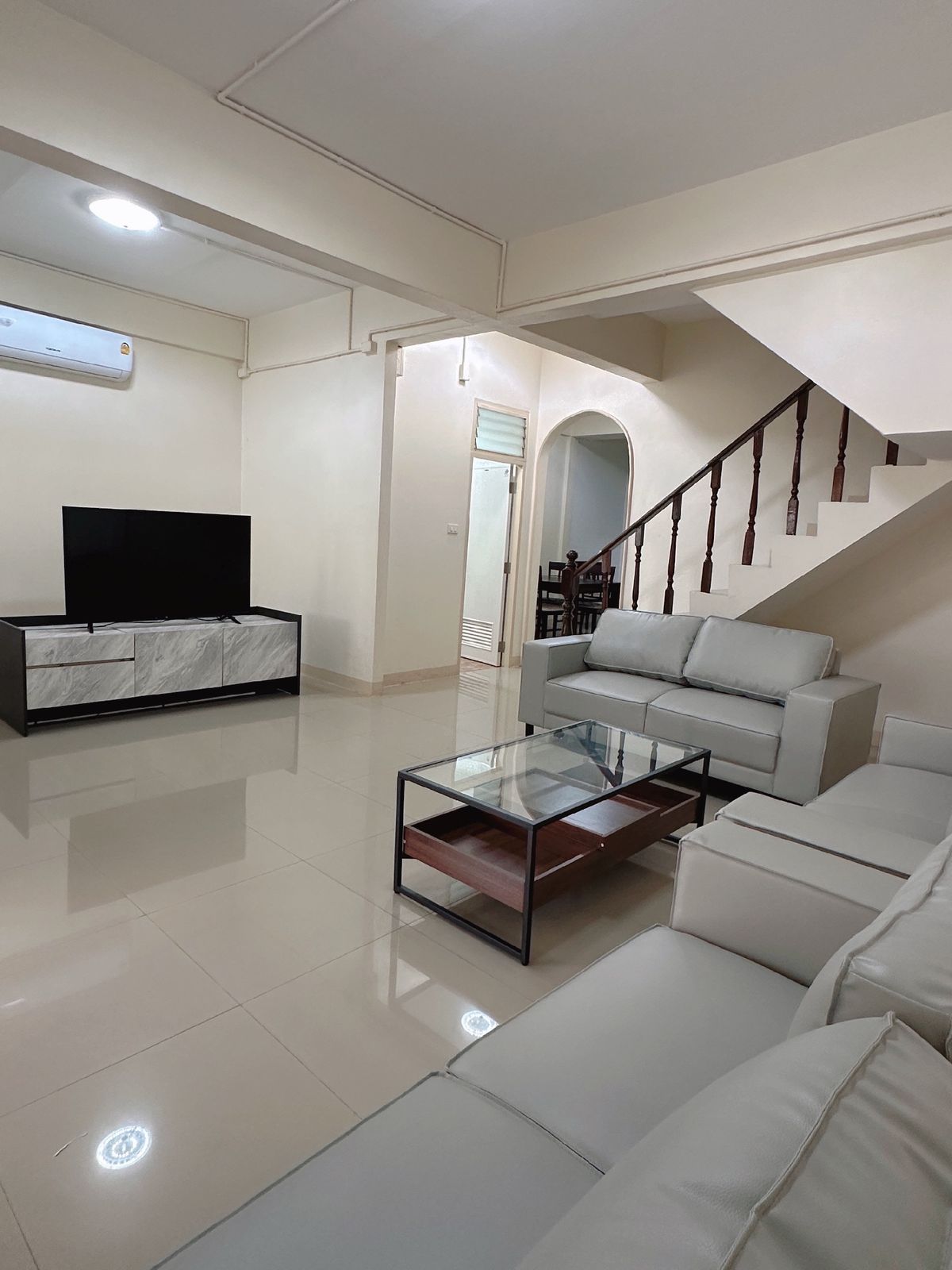 ให้เช่าทาวน์โฮมรัชดา ห้วยขวาง : Townhome for rent in Ratchadaphisek Huaikhwang
