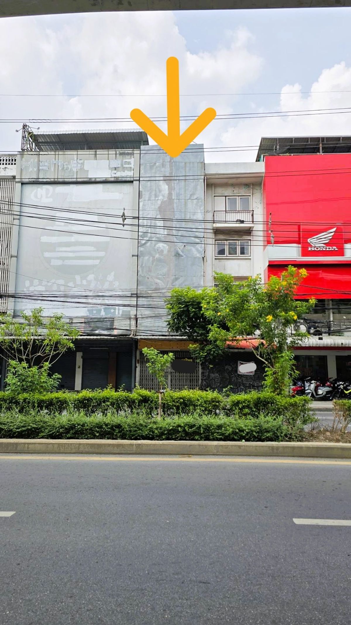 ขายอาคารพาณิชย์ลาดพร้าว101 แฮปปี้แลนด์ : ติดริมถนนลาดพร้าว!! รถไฟฟ้าเดินได้! มีที่จอดรถหลังตึก!! ขาย อาคารพาณิชย์ ตึก 4 ชั้นครึ่ง มีดาดฟ้า 24 ตร.ว. ซอย ลาดพร้าว 101/2 ติดป้ายรถเมล์ เหมาะทำการค้า และอยู่อาศัย