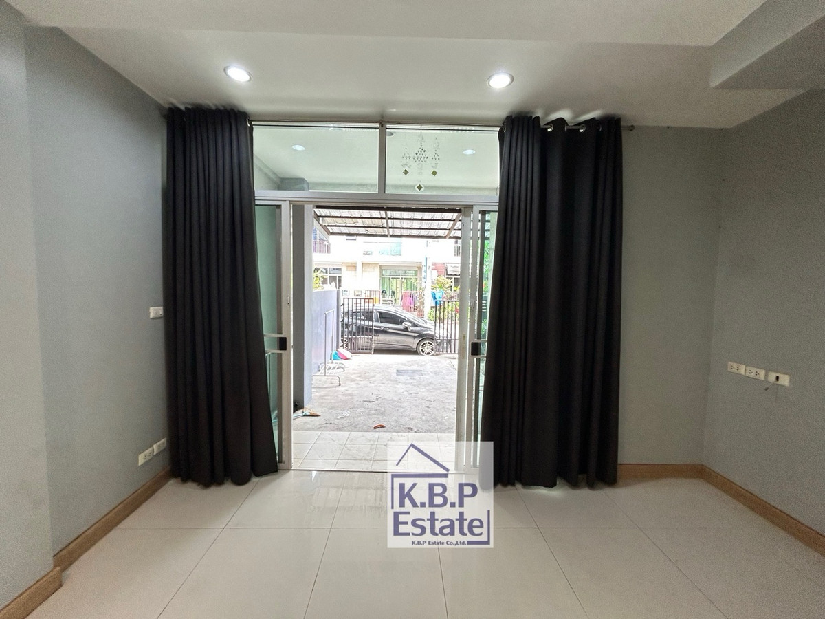 For RentTownhomeSathorn, Narathiwat : House for rent, Thanapat House, 3 beds 3 Baths Fully Furniture