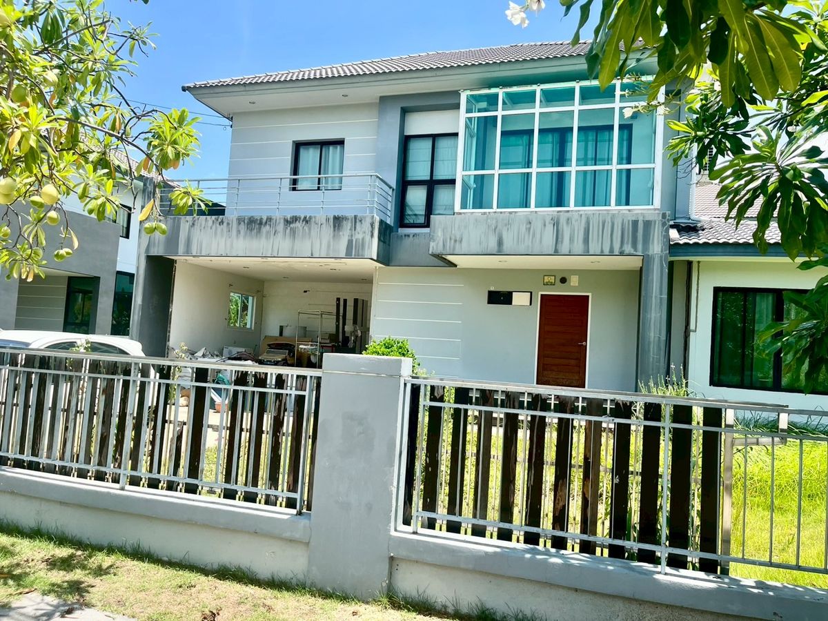 ขายบ้านพระราม 2 บางขุนเทียน : บ้านเดี่ยว 2 ชั้น หมู่บ้านซื่อตรง พรีเมี่ยม พระราม 2 - แสมดำ เนื้อที่ 102 ตารางวา 4 ห้องนอน แขวงแสมดำ เขตบางขุนเทียน กรุงเทพมหานคร